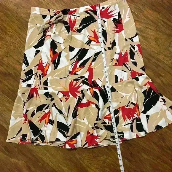 Woman’s Printed FLOWY Faux Wrap Skirt Knee Length No Size Tag, Fits Like XL - Picture 4 of 9